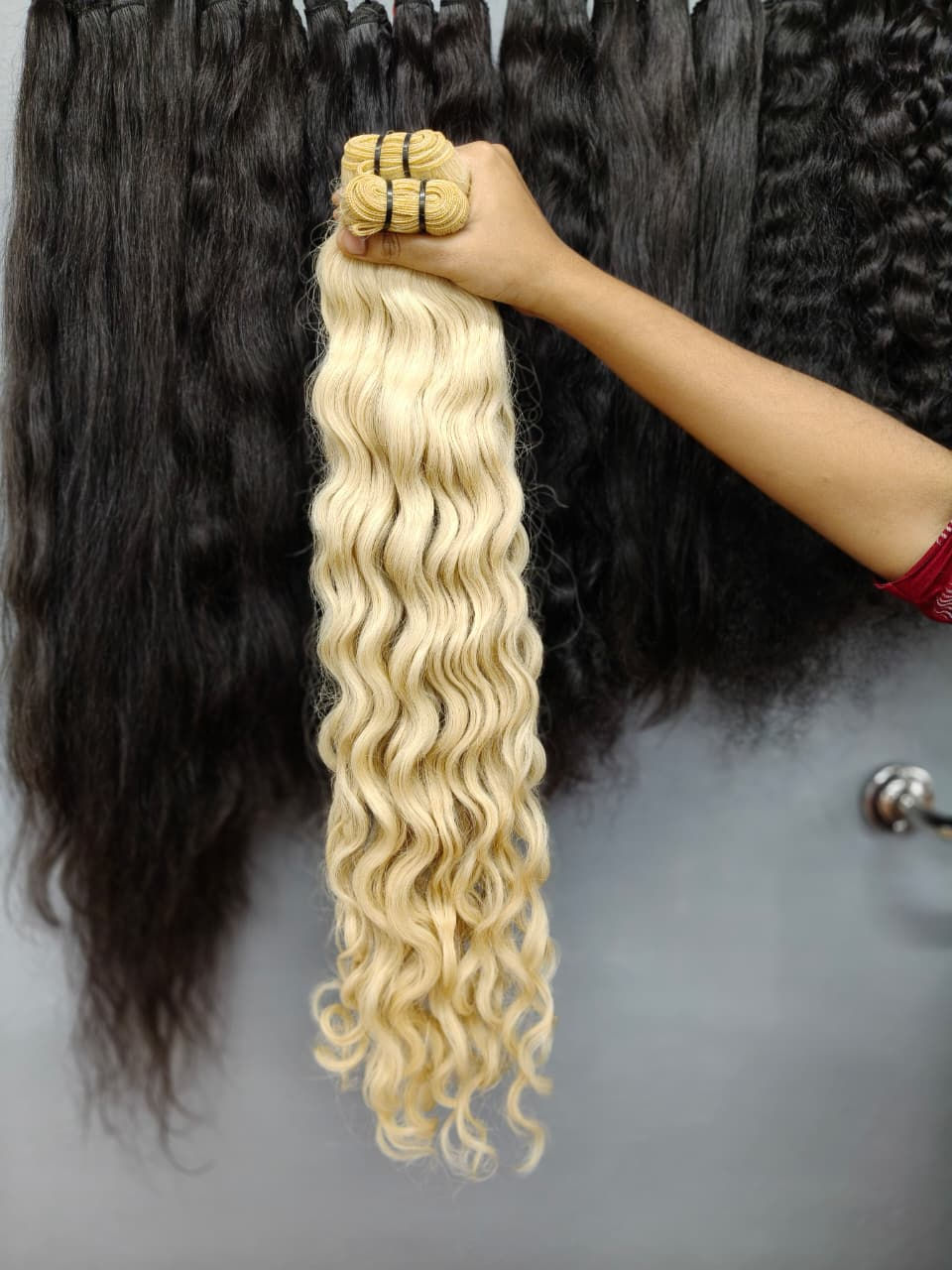 BLONDE