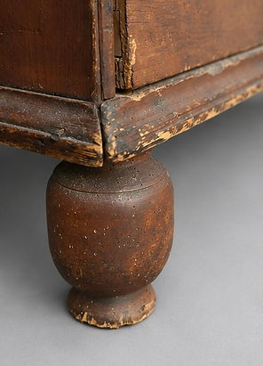 late 18th/early 19th century lift top blanket chest
