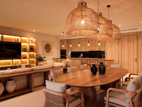 Comedor en residencia de lujo de zona costera diseñado por el despacho de Victoria Plasencia