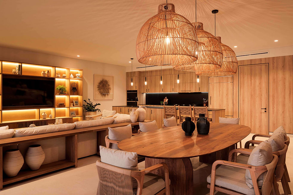Comedor en residencia de lujo de zona costera diseñado por el despacho de Victoria Plasencia.
