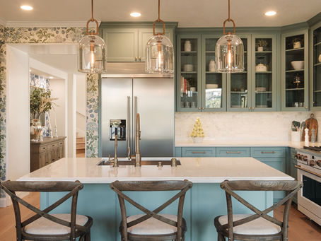 Papel tapiz para la cocina de una casa de lujo con paleta de color en tonos verdes.