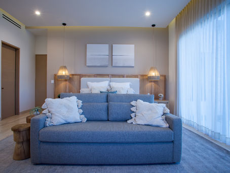 Elegancia tranquila atemporal de una habitación de lujo en Los Cabos.