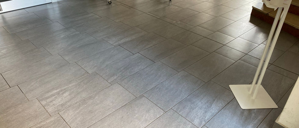 Lavaggio di pavimenti.