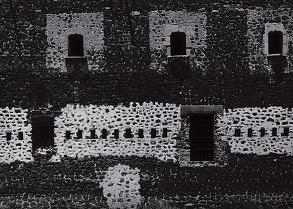Siskind - Acolman 4, 1955.png