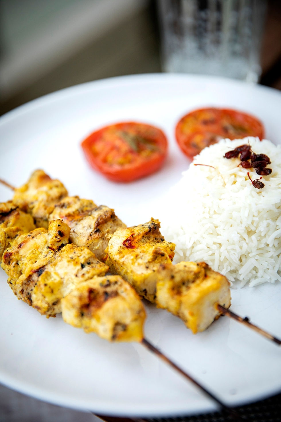 Brochettes de poulet au safran, citron et yogurt