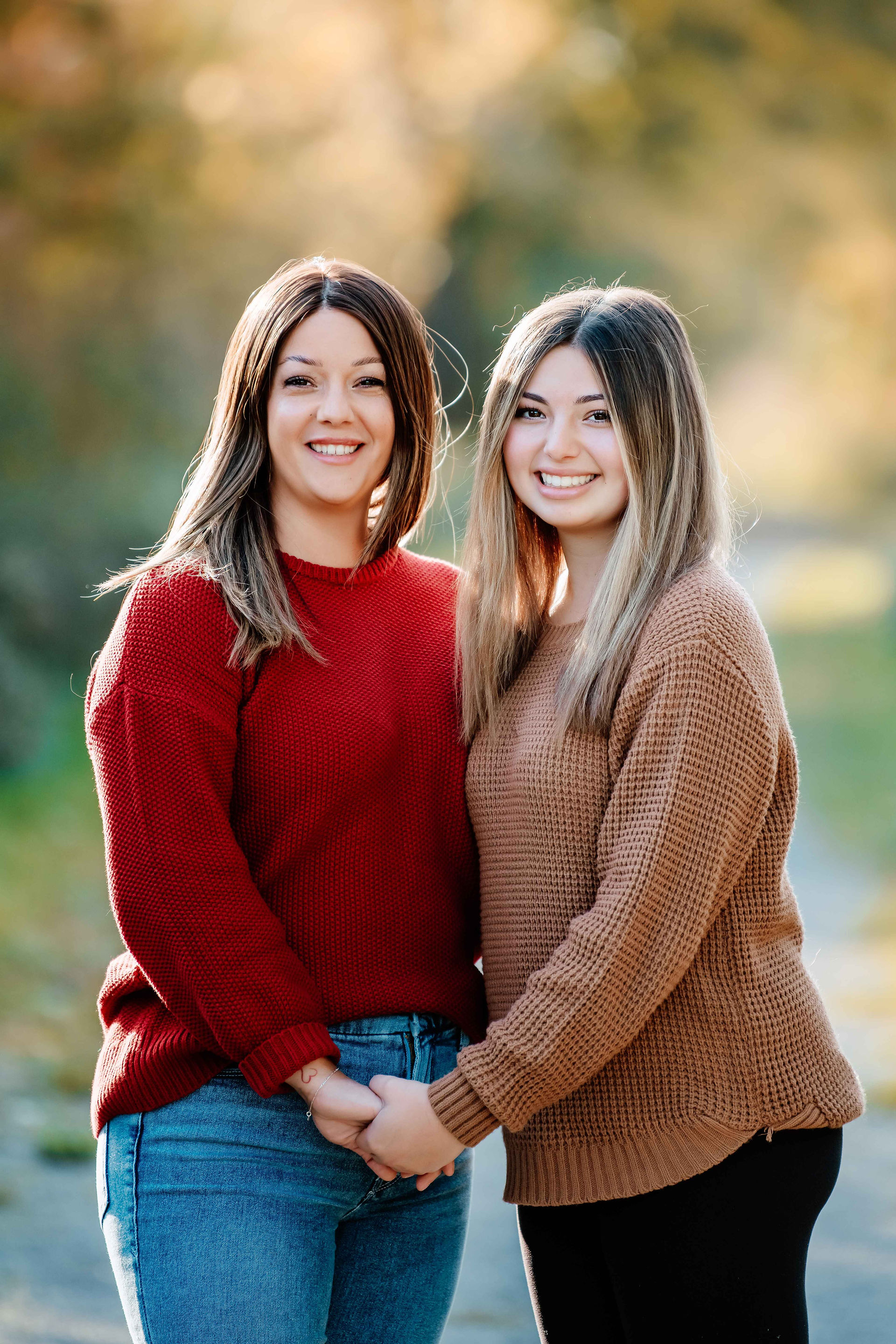 A mother and daughter photo on a trail during the fall in Niagara.