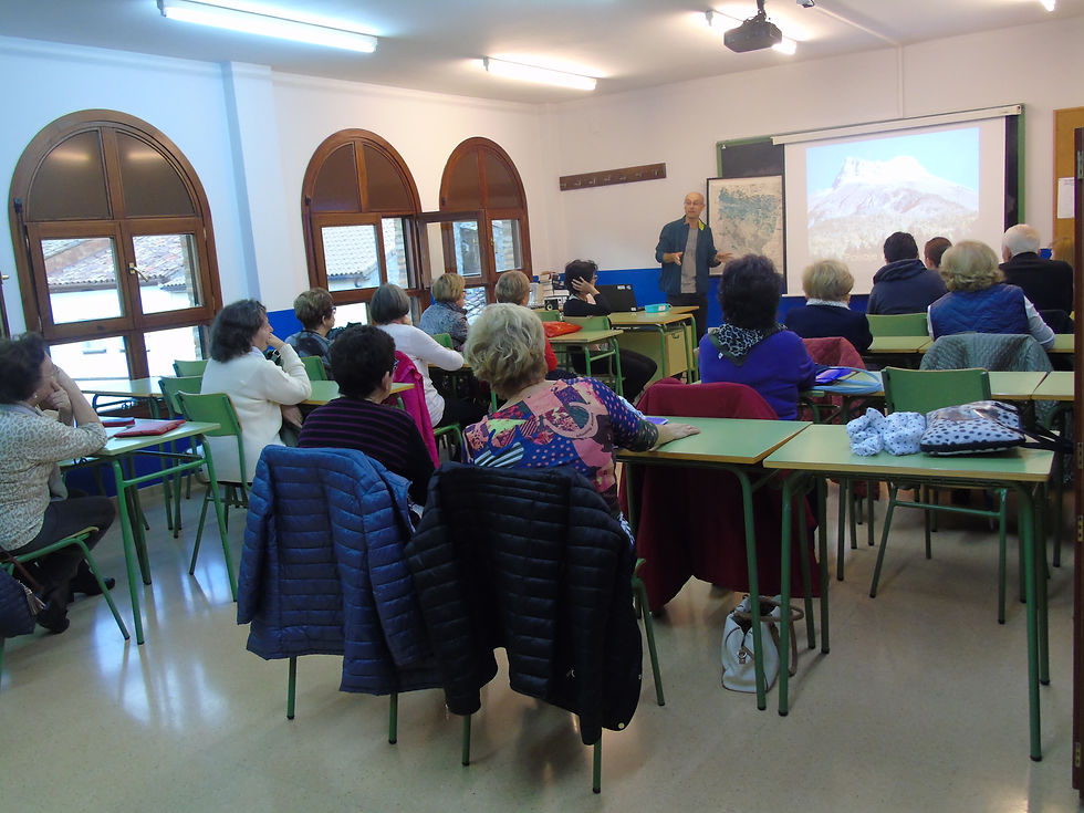 COMO VIENE SIENDO HABITUAL JOSÉ VICENTE FERRÁNDEZ NOS OFRECIÓ UNA INTERESANTE CHARLA SOBRE PAISAJE Y MEDIO AMBIENTE A LA QUE ASISTIERON LOS ALUMNOS DE ESPA Y ENTRENAMIENTO Y APOYO A LA MEMORIA