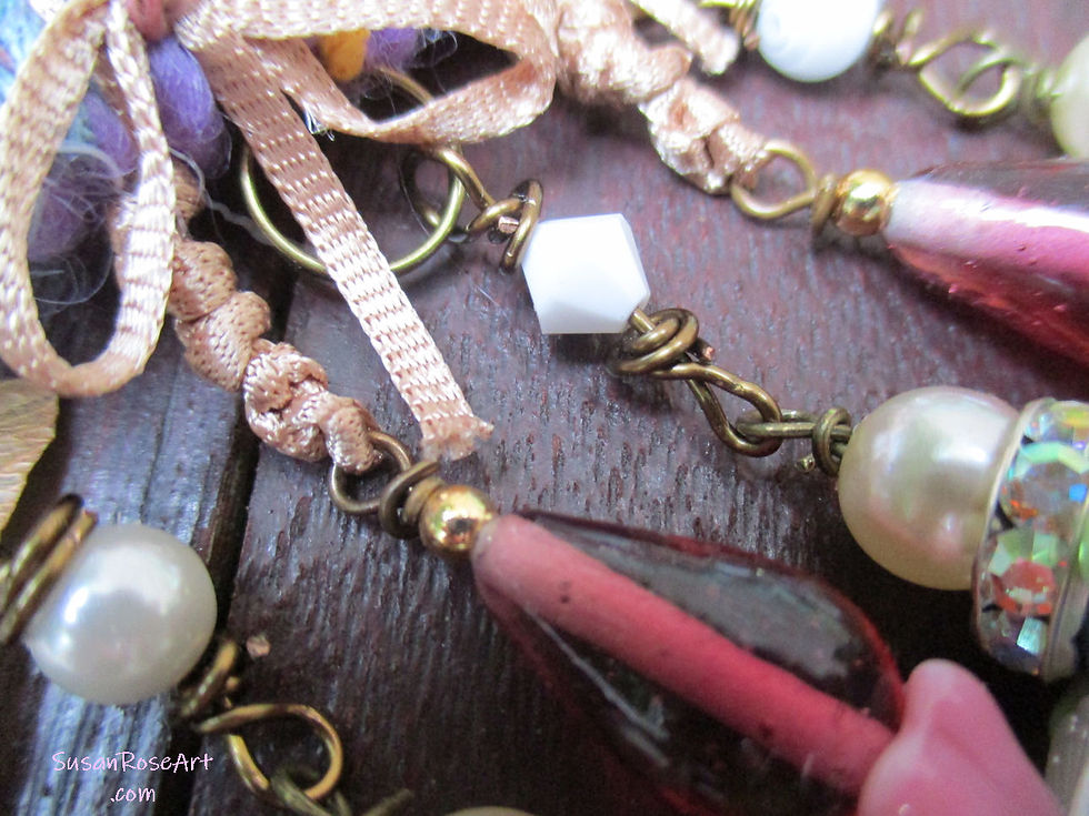 Thumbnail: Oh So Happy, Glass Beads Brooch