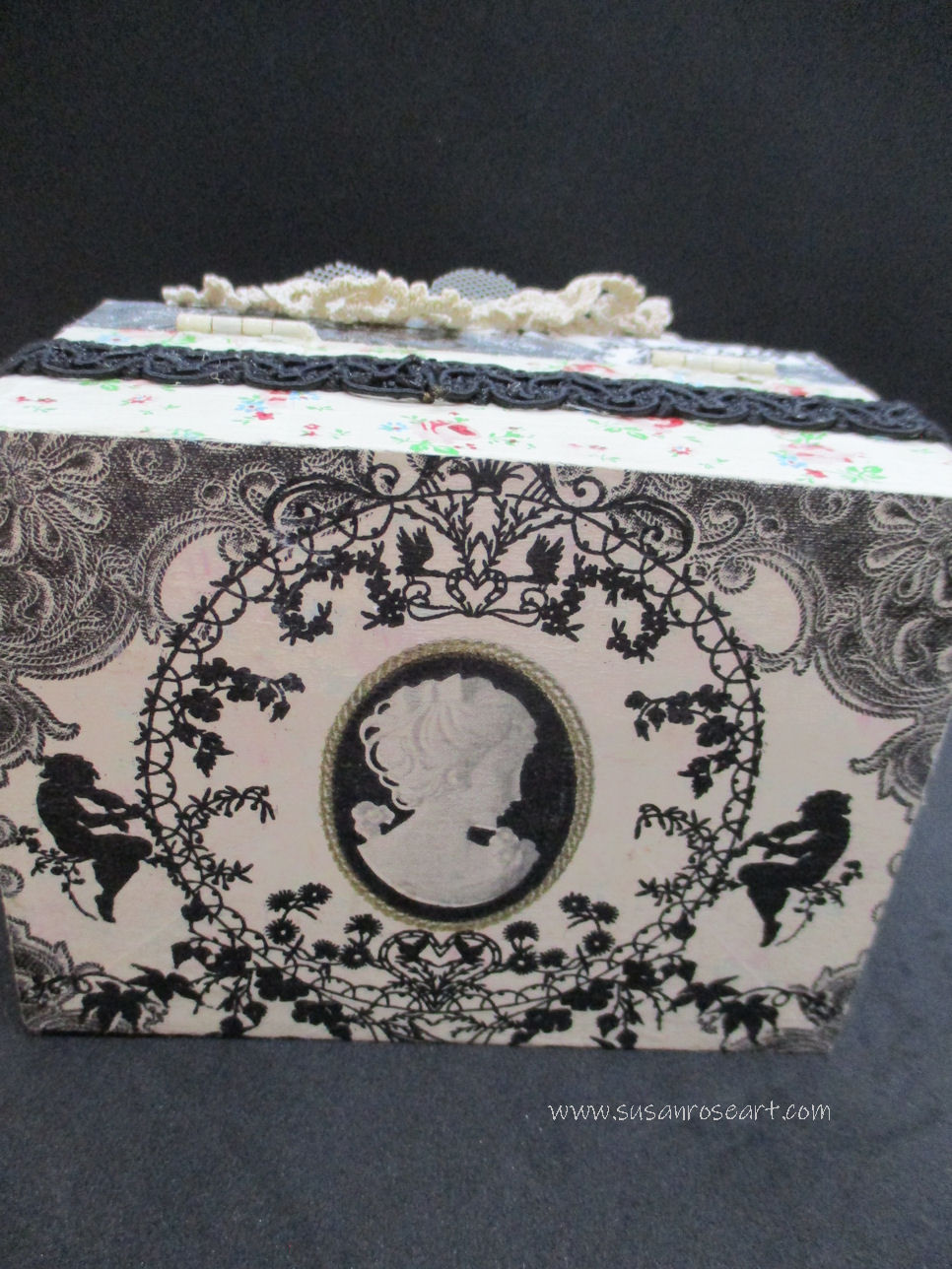 Thumbnail: Wooden Trinkets Box