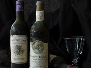 Exposition du 4 au 29 octobre 2021, dans le hall de l'hôtel de ville des Sables : "Du cep au verre"