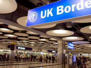 Marea Britanie renunță la planul de a anula libertatea de circulaţie pentru imigranţii UE imediat du