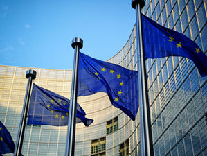 „Este nevoie de o nouă Comisie Europeană și o abordare diferită față de imigranți”