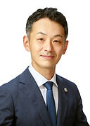 石井一旭写真（横向き）_edited_edited.jpg