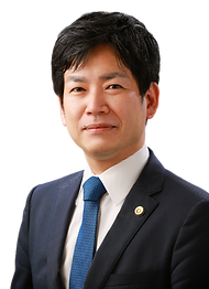 岡本(横向き)_edited.png