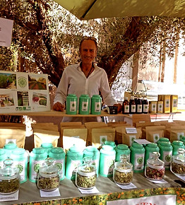 Le stand Jouvence au marché Oasiria