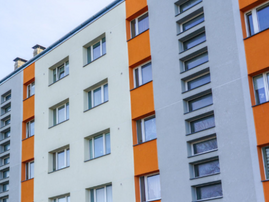 Latvijā izmēģina jaunu ēku siltināšanas metodi ar rūpnieciski ražotiem paneļiem