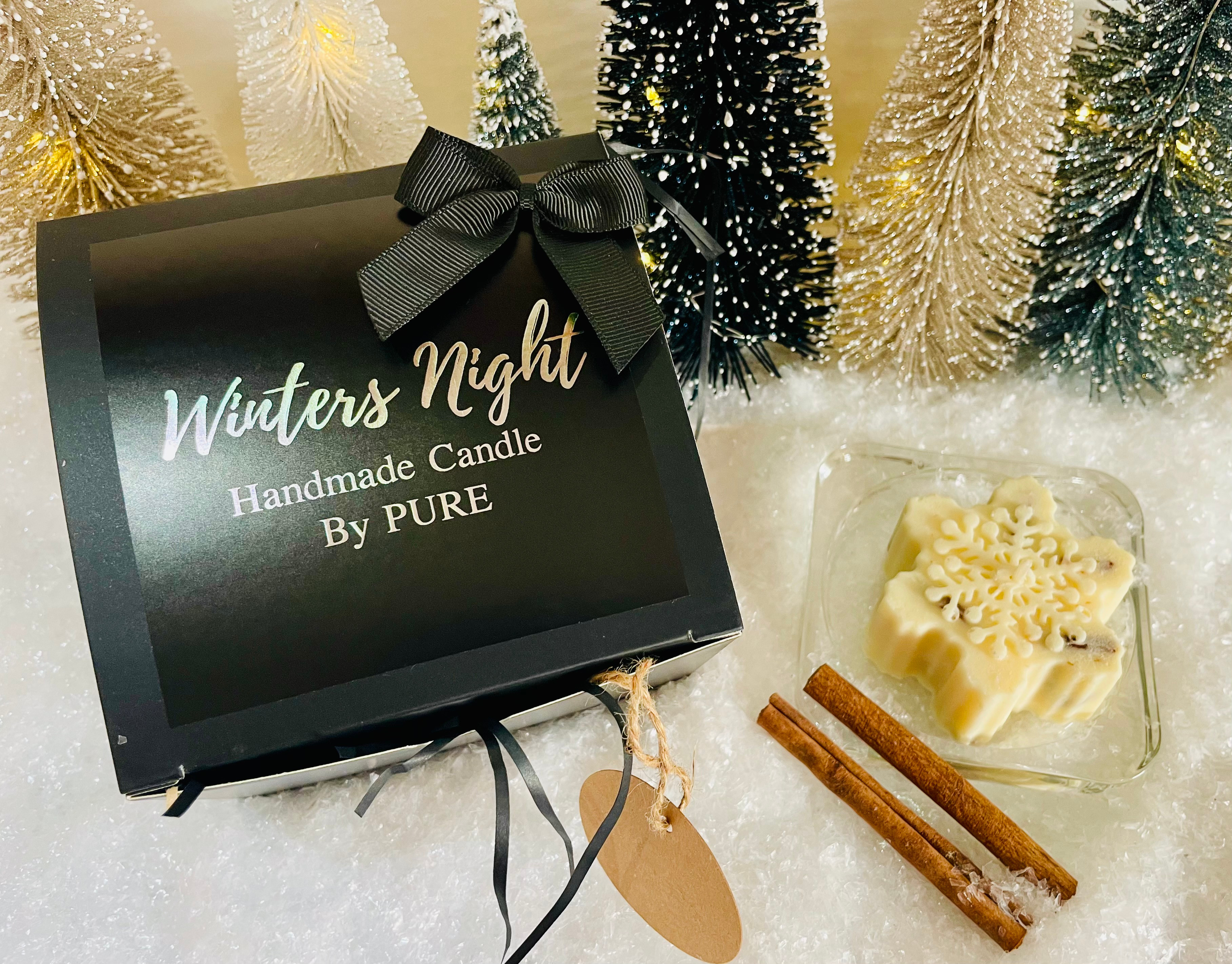 Snowflake candle complete with glass plate with two cinnamon sticks - Gift Boxed