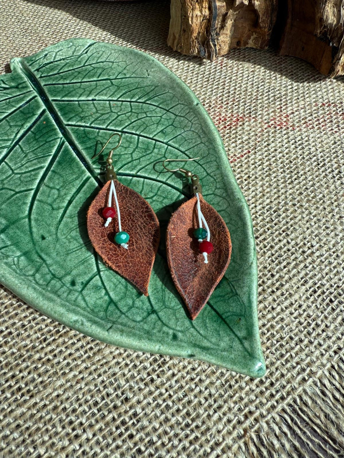 Deri Yaprak Tasarım Küpe