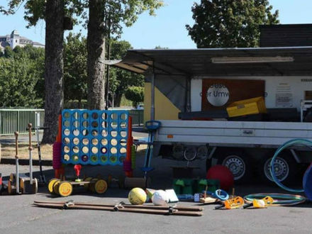 Spiele-Mobil „JuZe on Tour“ für Kinder und Jugendliche