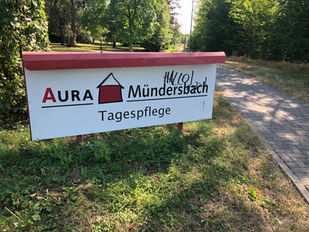 Sachbeschädigung an den Außenschildern der Aura Tagespflege