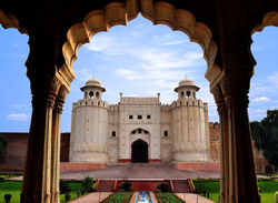 Lahore_Fort_Bradari.jpg
