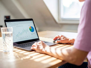 Ruth Sarbach zeigt die Möglichkeiten einer neutralen Finanzberatung auf