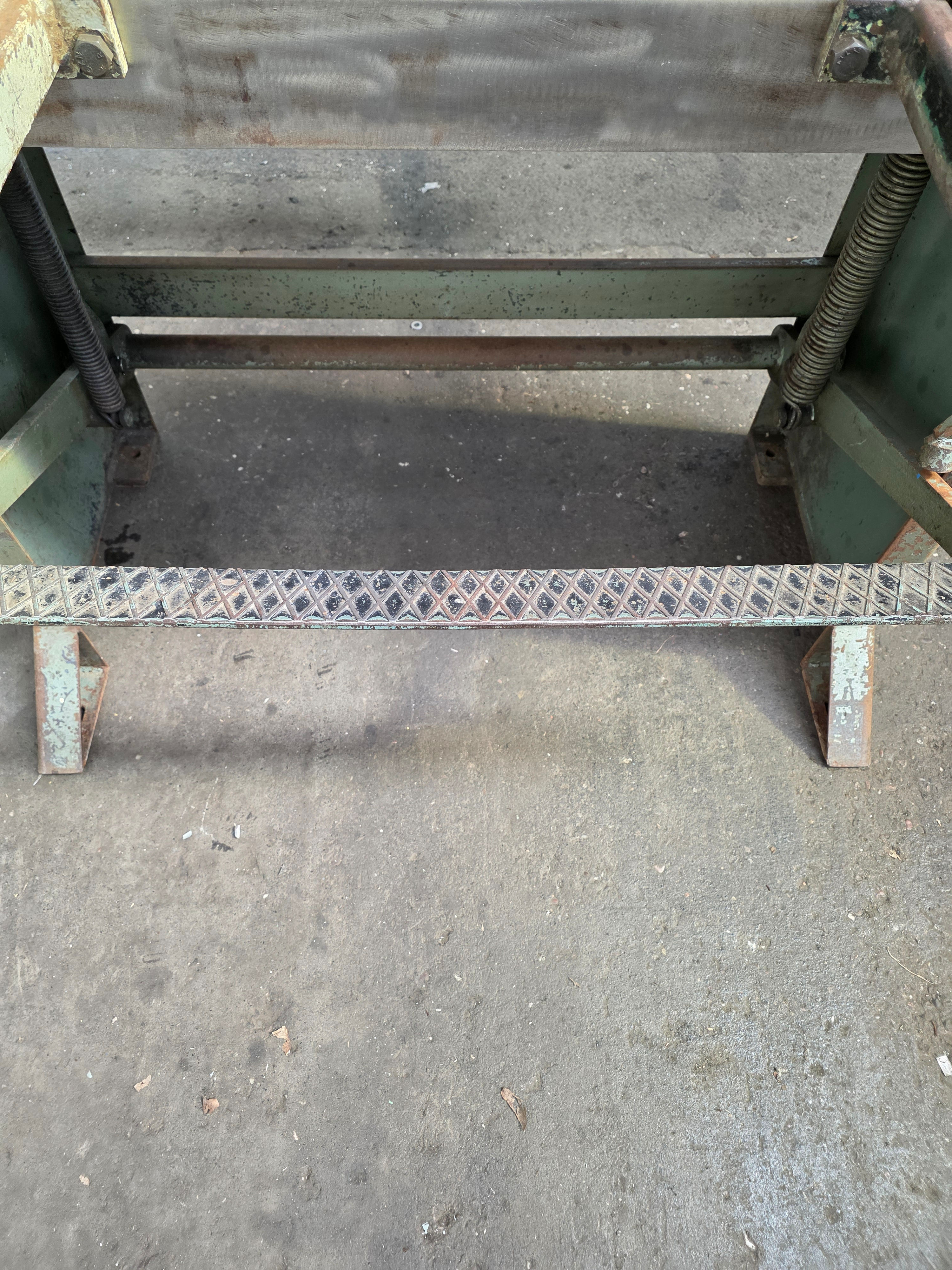 FJ Edwards 3ft Treadle Guillotine