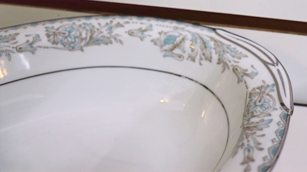 Thumbnail: Noritake Dinner Plates Set