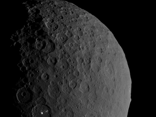 A la découverte de la planète naine Ceres et son énigmatique tache blanche