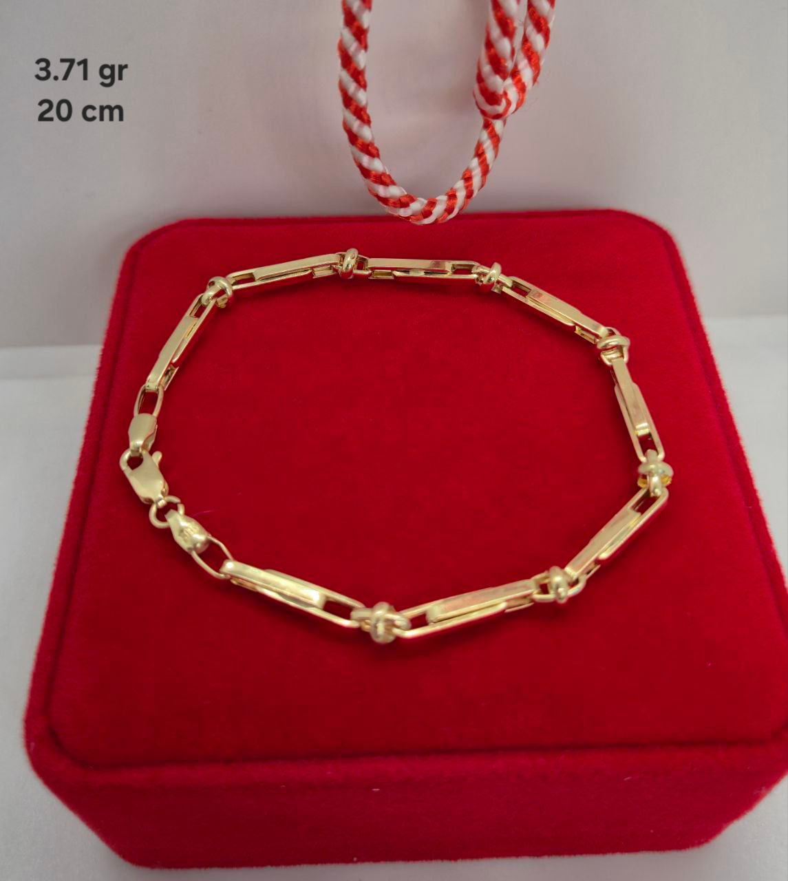 Gold Link Bracelet with Knot Details