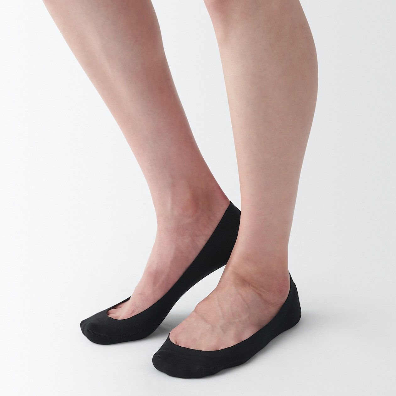 Womens Seamless Toe Low-Rise No-Show Socks With Heel Grip