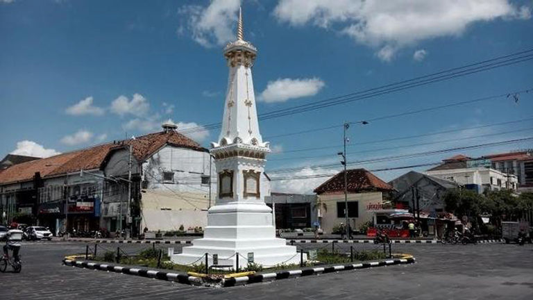 045062900_1486444805-Tugu_Yogyakarta.jpeg