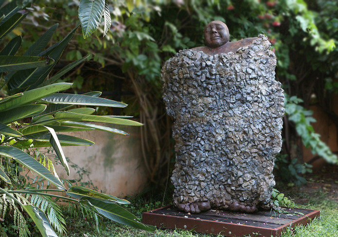 הוגו 2, פסל ברונזה של יעל ארליכמן