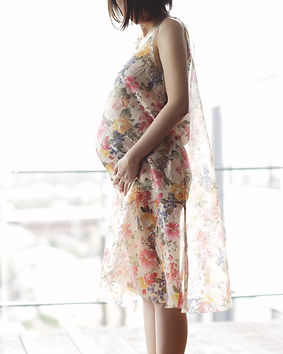 Femme enceinte dans une robe