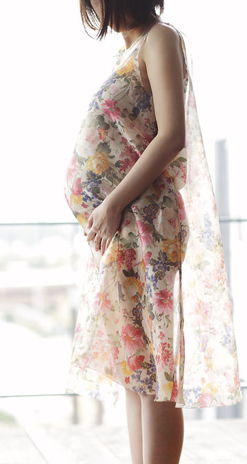 Femme enceinte dans une robe