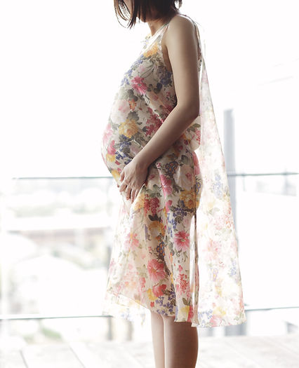 Femme enceinte dans une robe