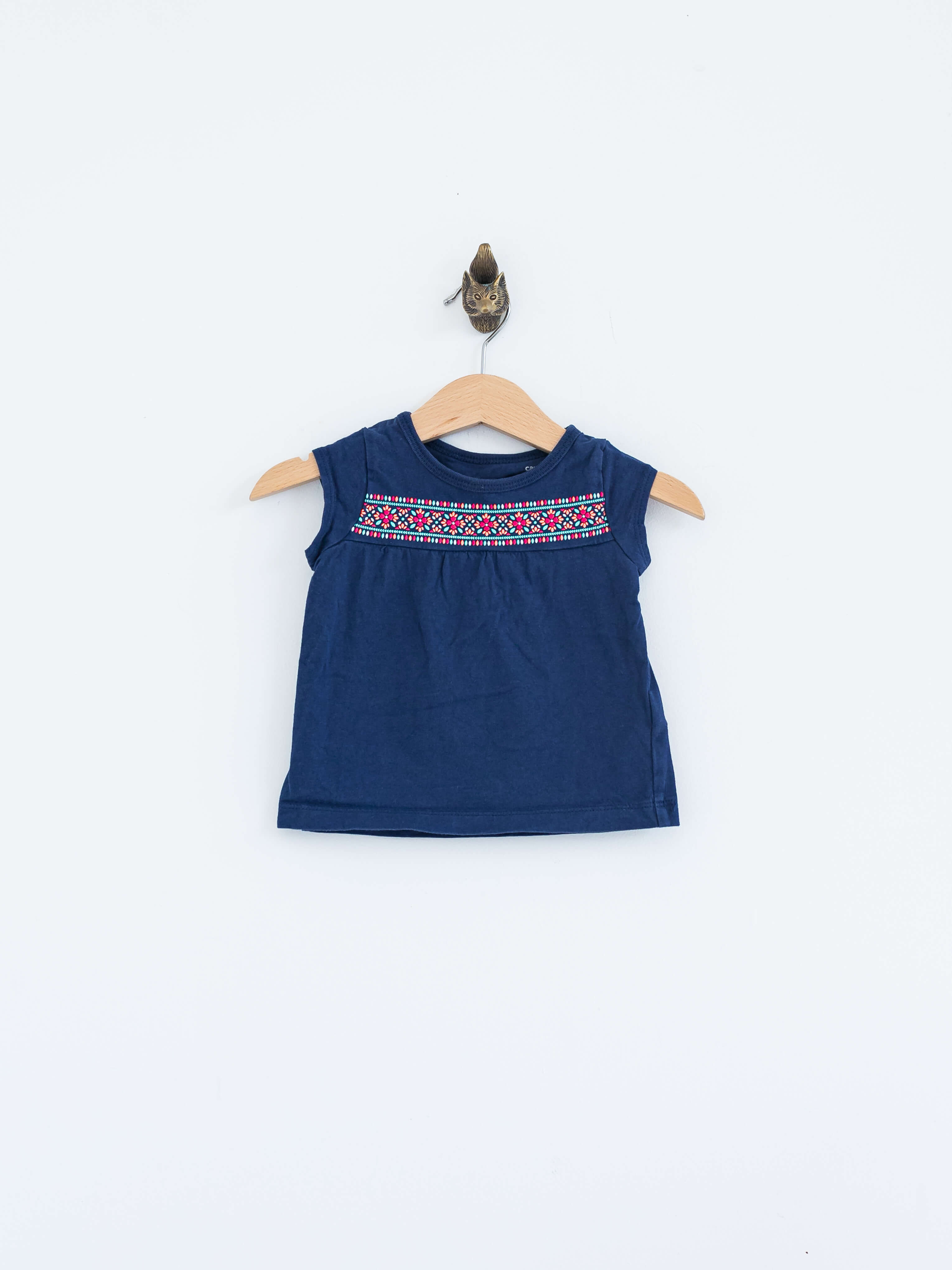 חולצת טריקו כחולה לתינוקת עם רקמה צבעונית