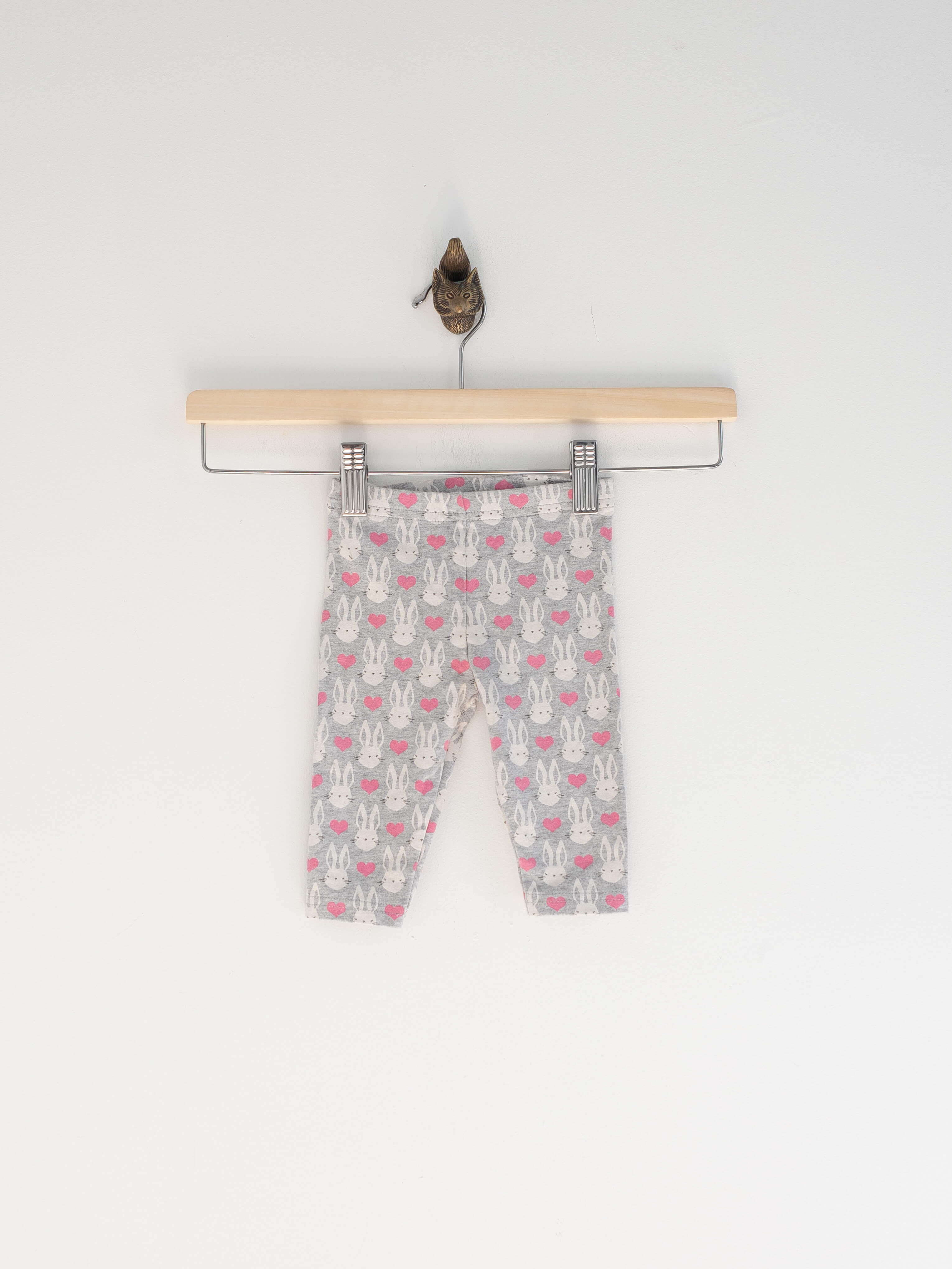 טייץ תינוק אפור עם הדפס ארנבות ורודות