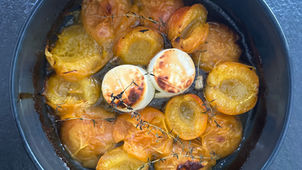 משמשים וגבינת עיזים צלויה