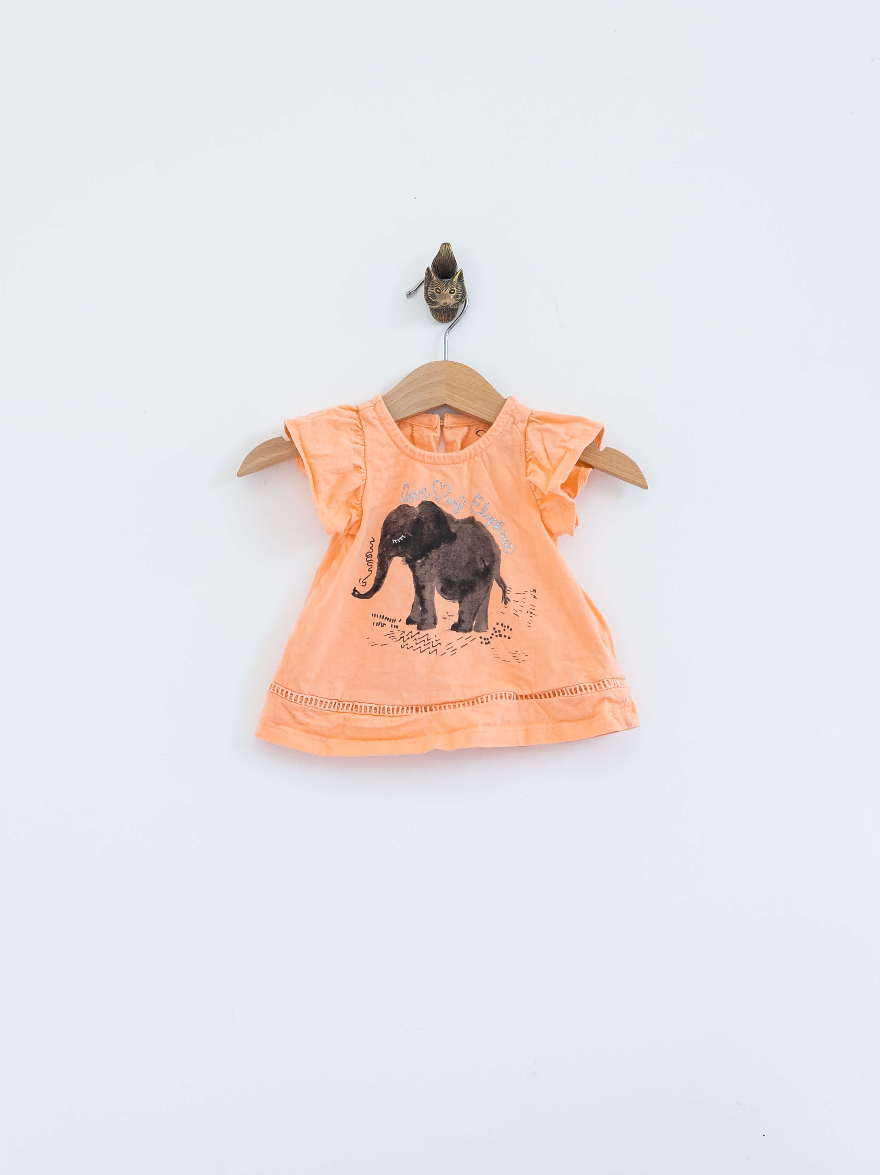 חולצת תינוקת כתומה עם הדפס פיל