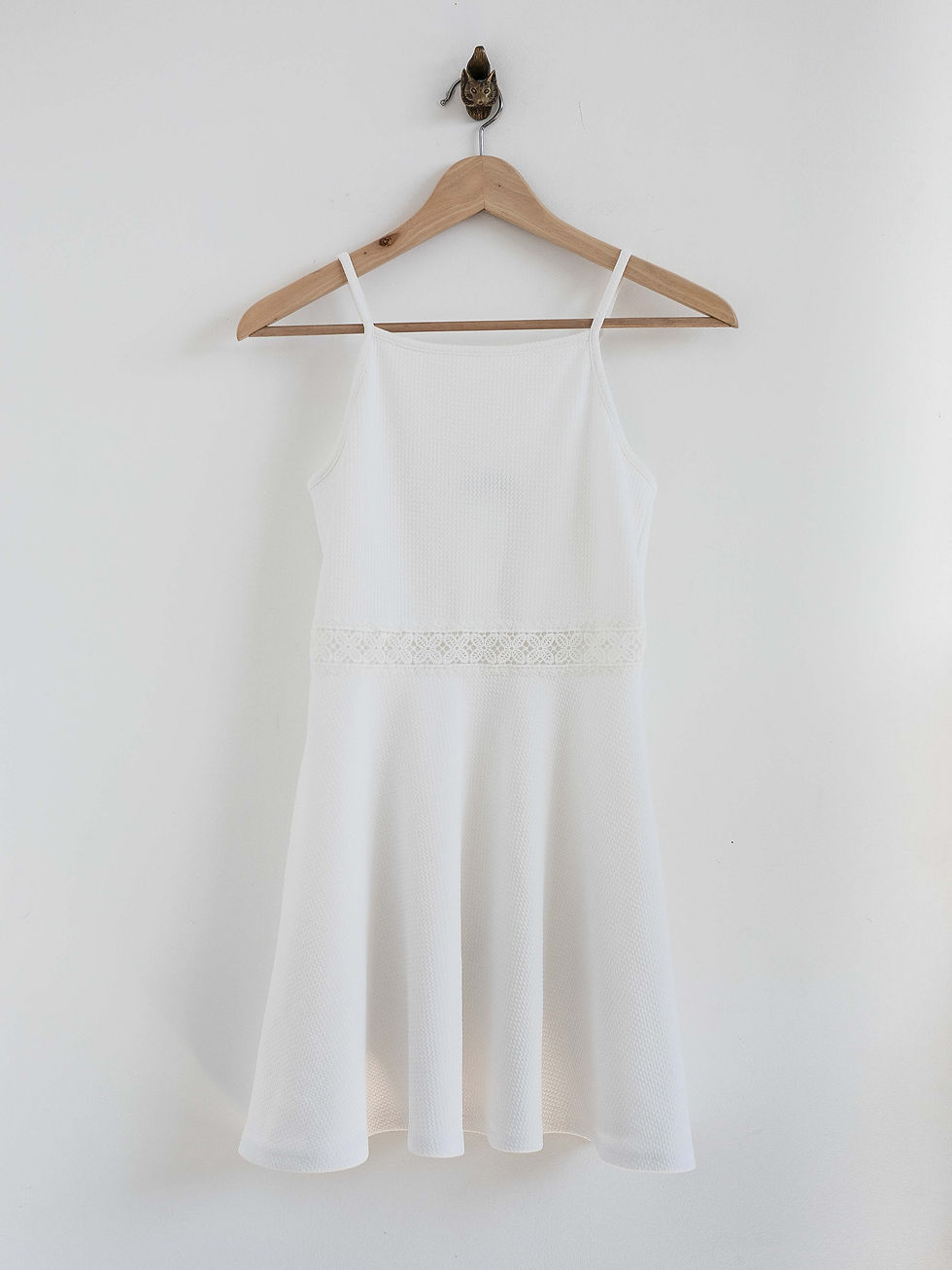 שמלה לבנה קצרה