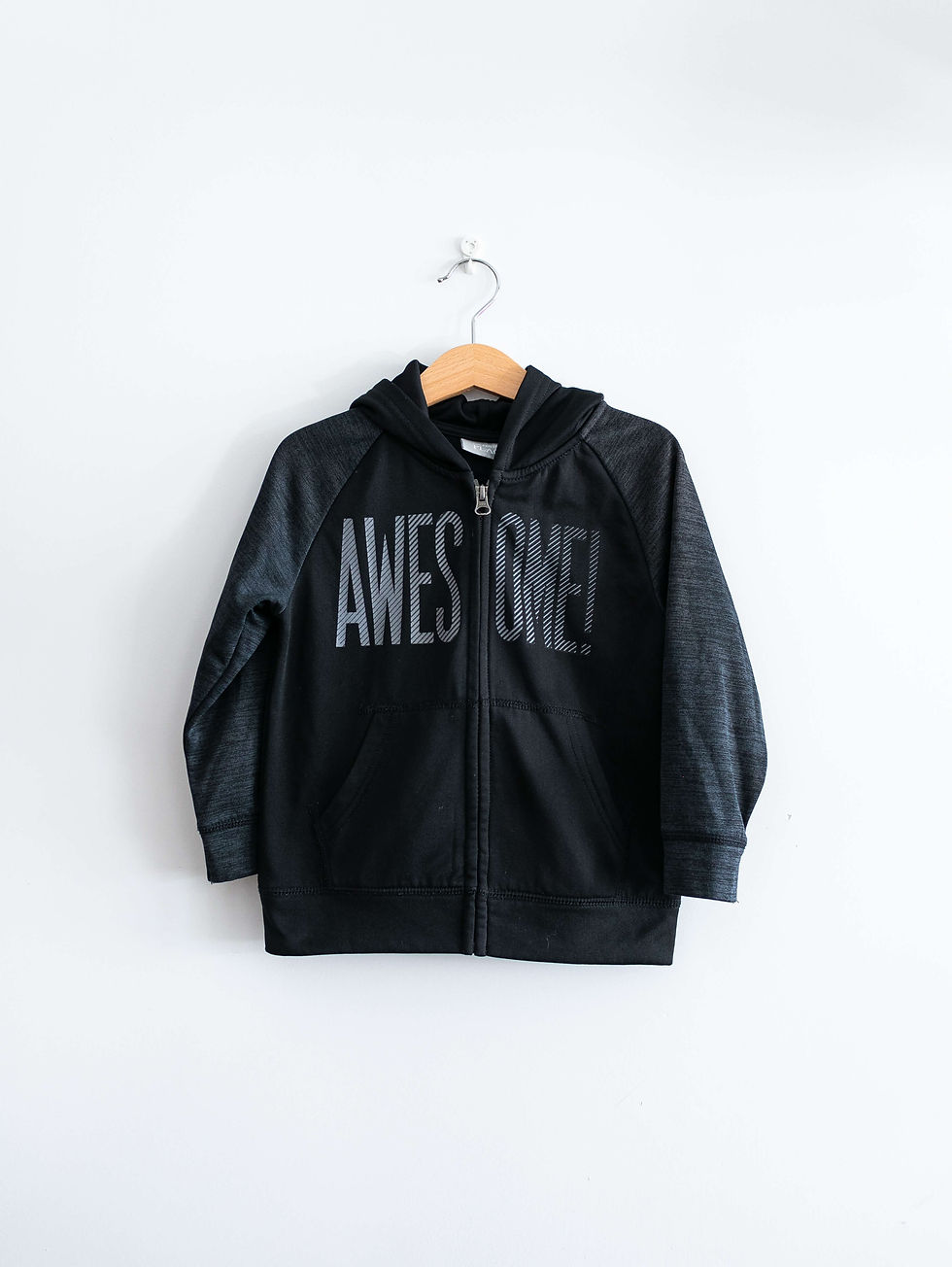 מידה 4 | סווטשירט קפוצ'ון שחור מדהים | CHILDREN'S PLACE