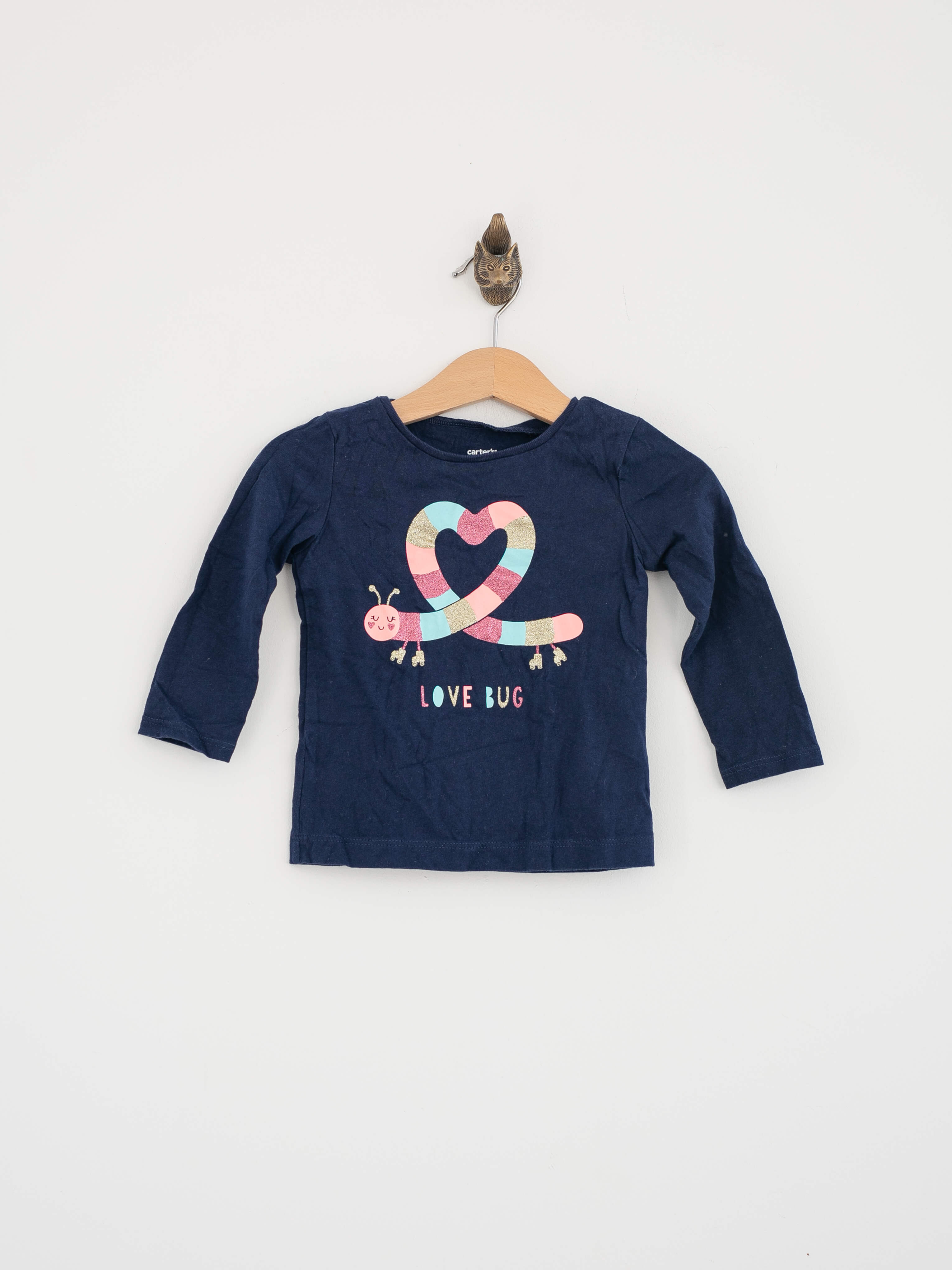 חולצת תינוקת כחולה עם הדפס חמוד של זחל בצורת לב