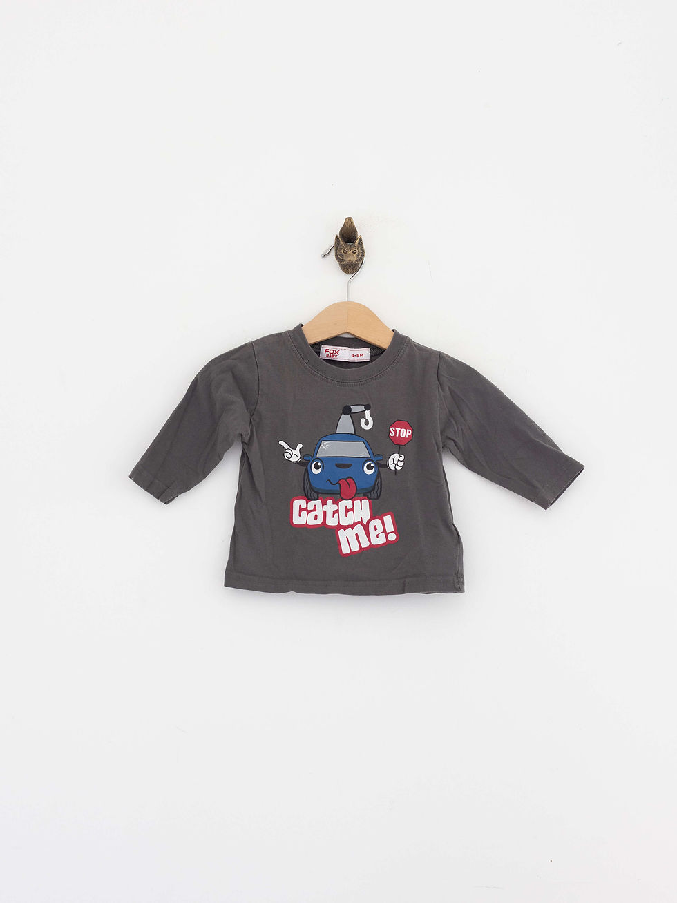 חולצת ילדים אפורה עם הדפס רכב