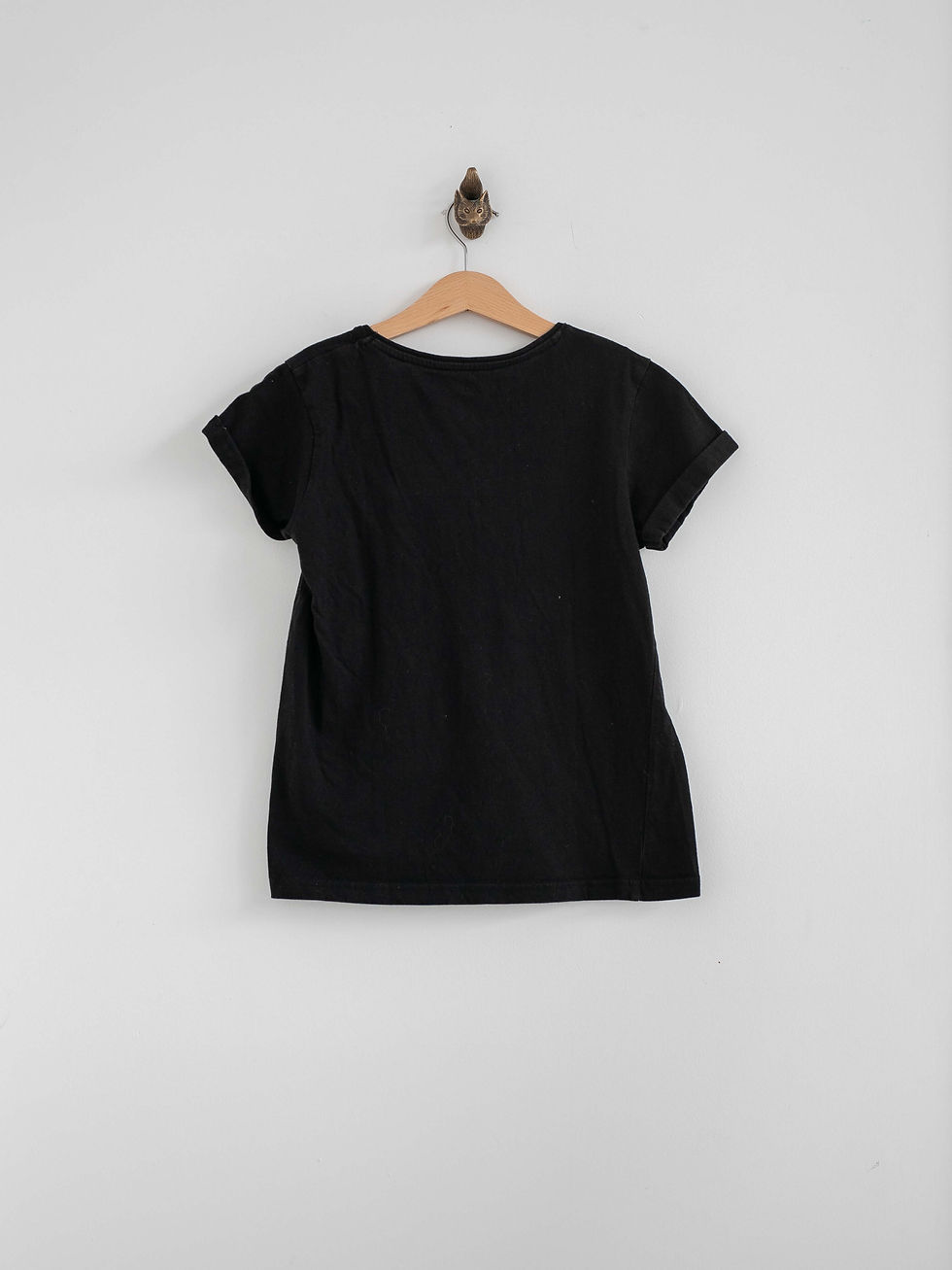 אאוטלט- מידה 10-11 טי-שירט שחורה עם הדפס