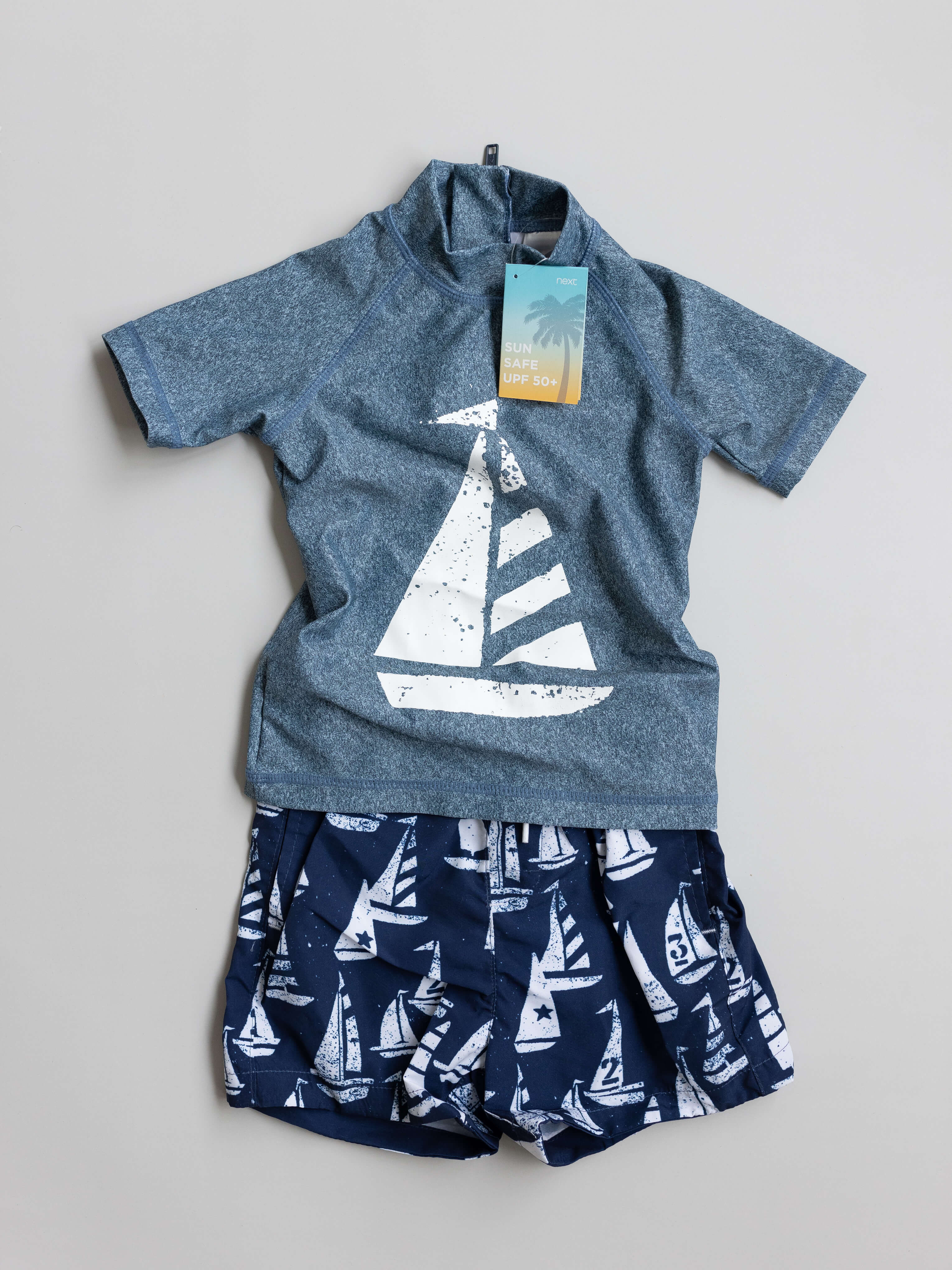 חולצת ילדים עם הדפס מפרשית