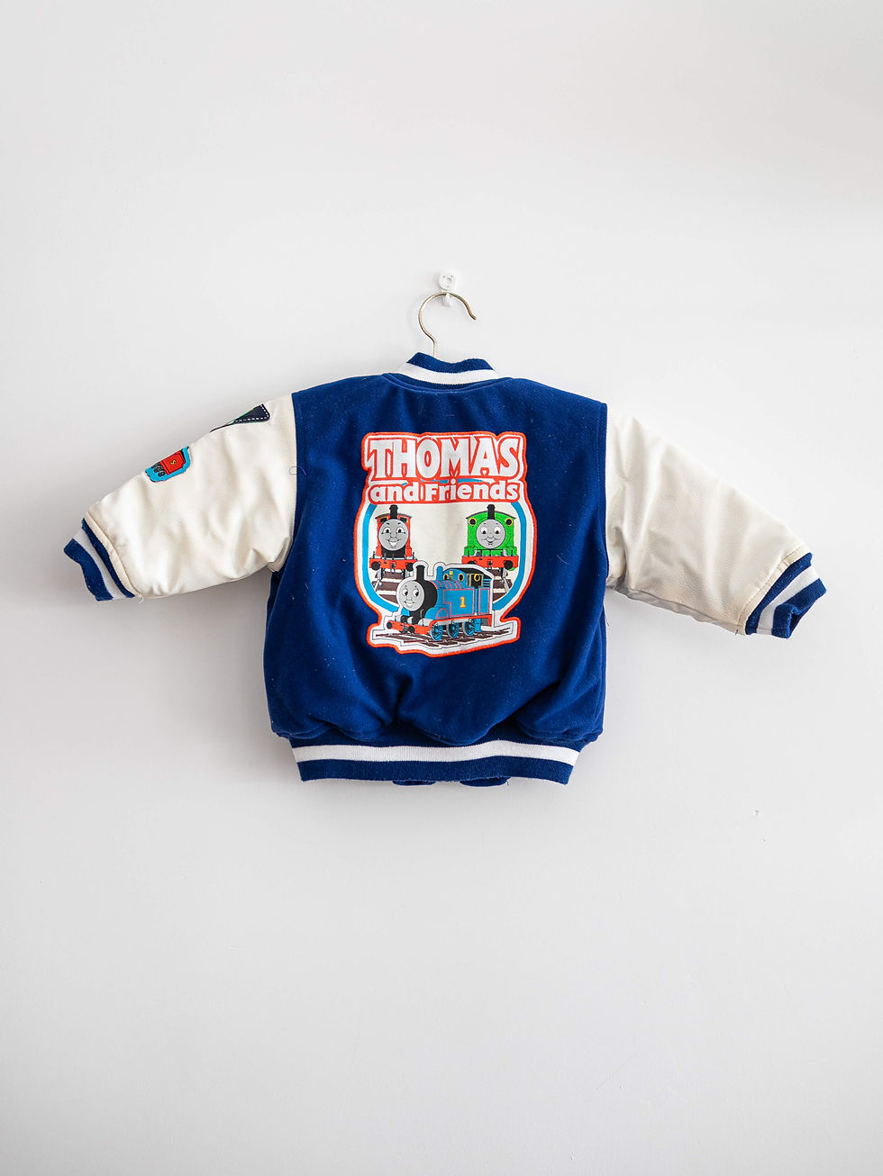 מידה 18 חודשים | ז'קט קולג׳ כחול לבן תומאס הקטר | CHILDREN'S APPAREL