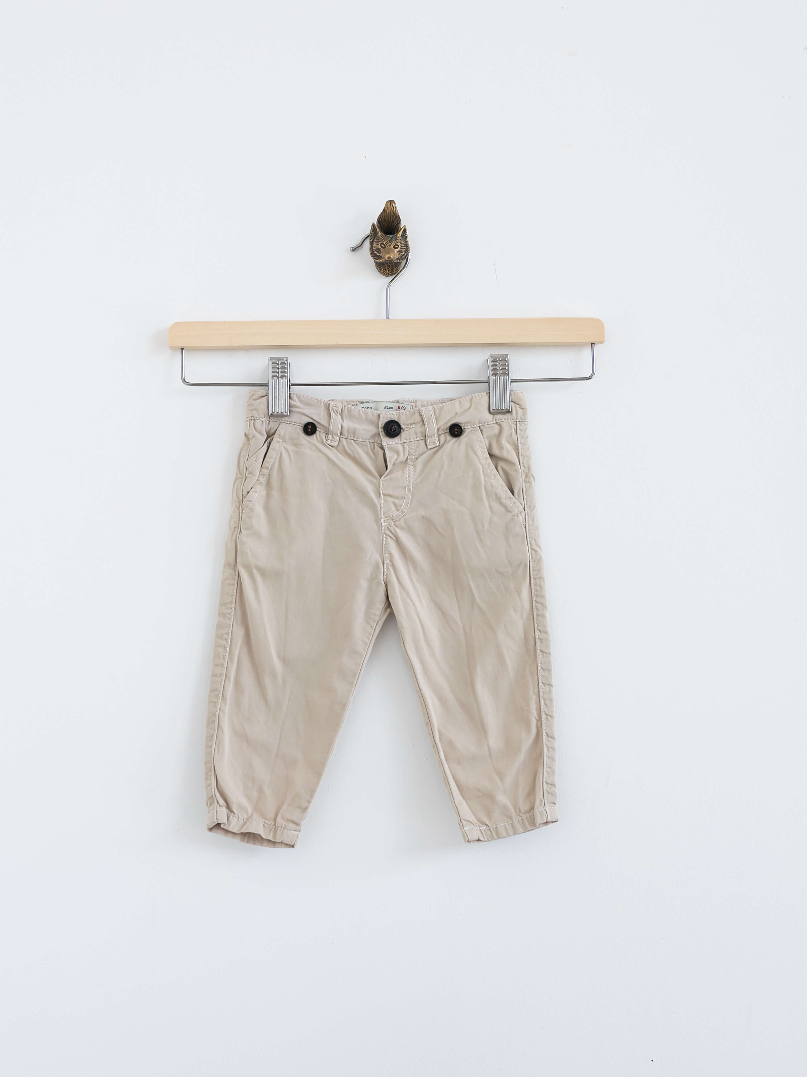 מכנסיים בגוון בז' תינוק