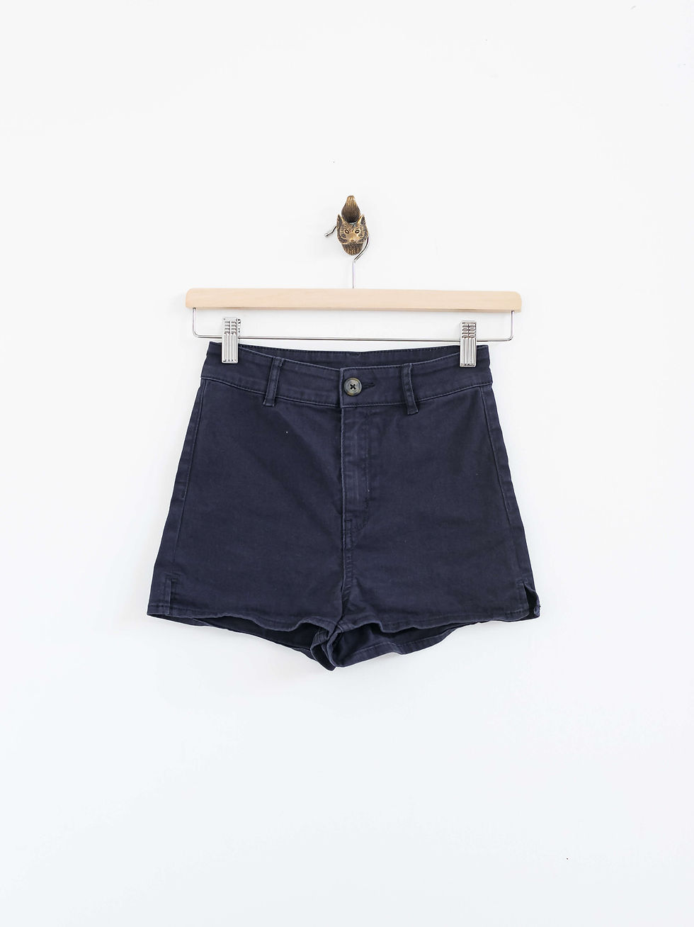 חצאית ג'ינס קצרה בצבע כחול כהה