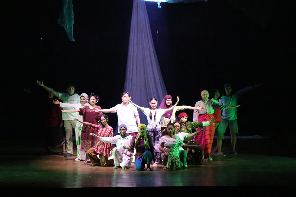 20 young people from Sanggar Insani Teater Cilincing